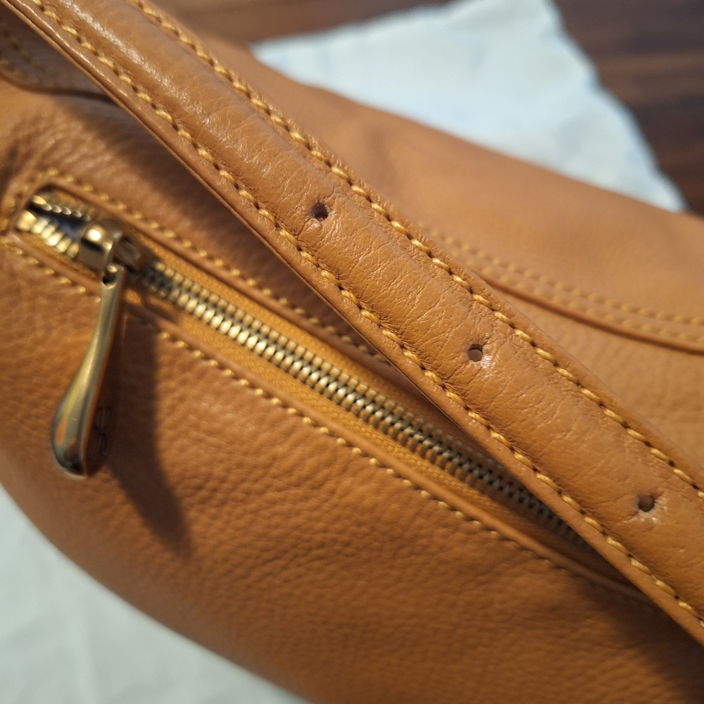 HOBO 'Blaze' Convertable Backpack Pebbled Leather Shoulder Bag with Tassel - Picture 5 of 9